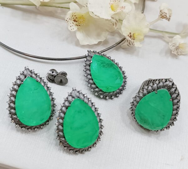 Verdant Noir Elegance Ring